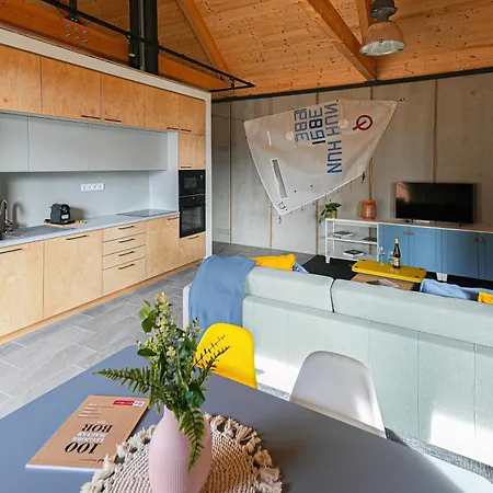 Kaloz Apartmanhaz Lejlighed Velence